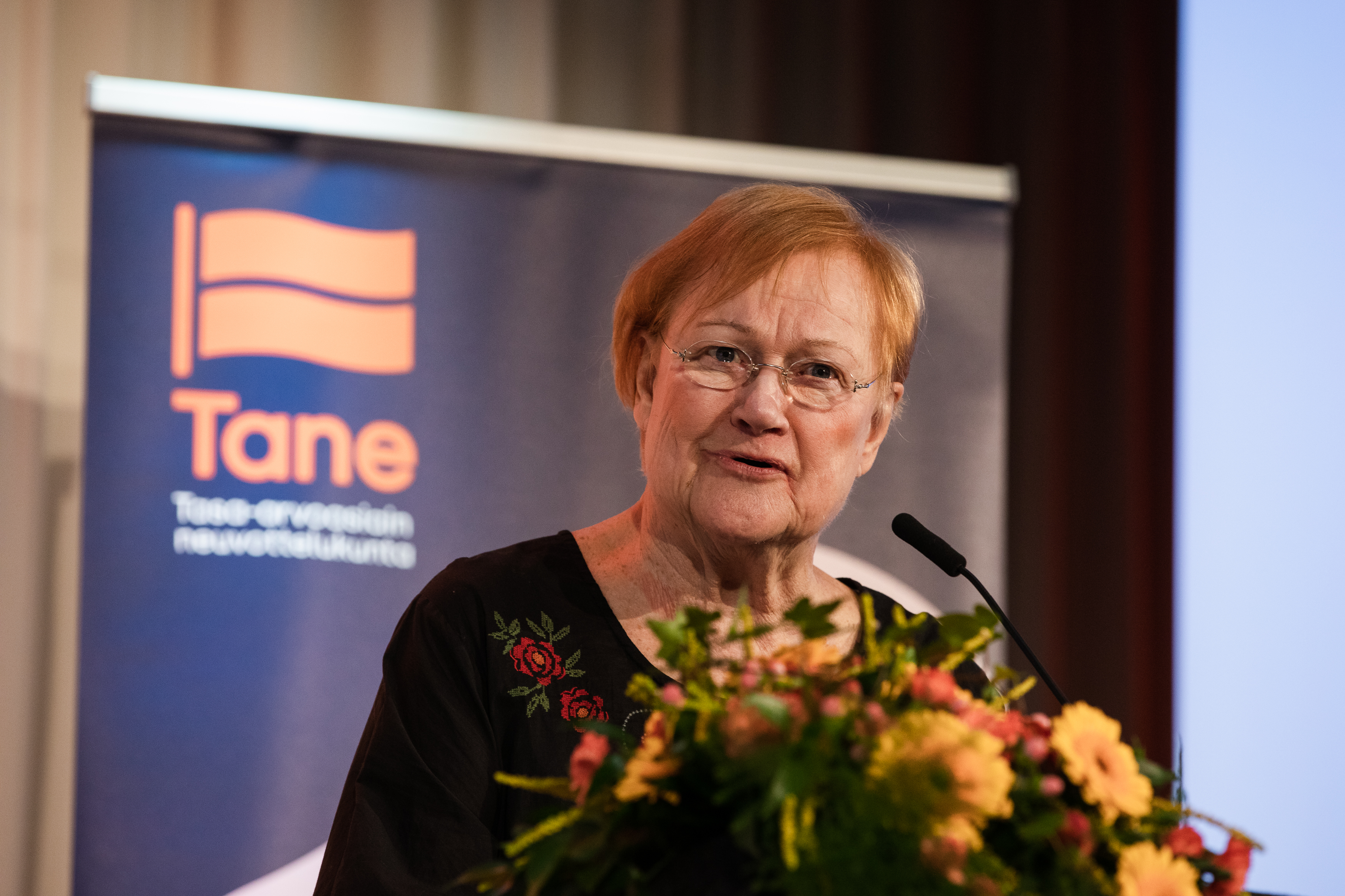 Presidentti Tarja Halonen pitämässä puhetta tasa-arvoasiain neuvottelukunnan tilaisuudessa.