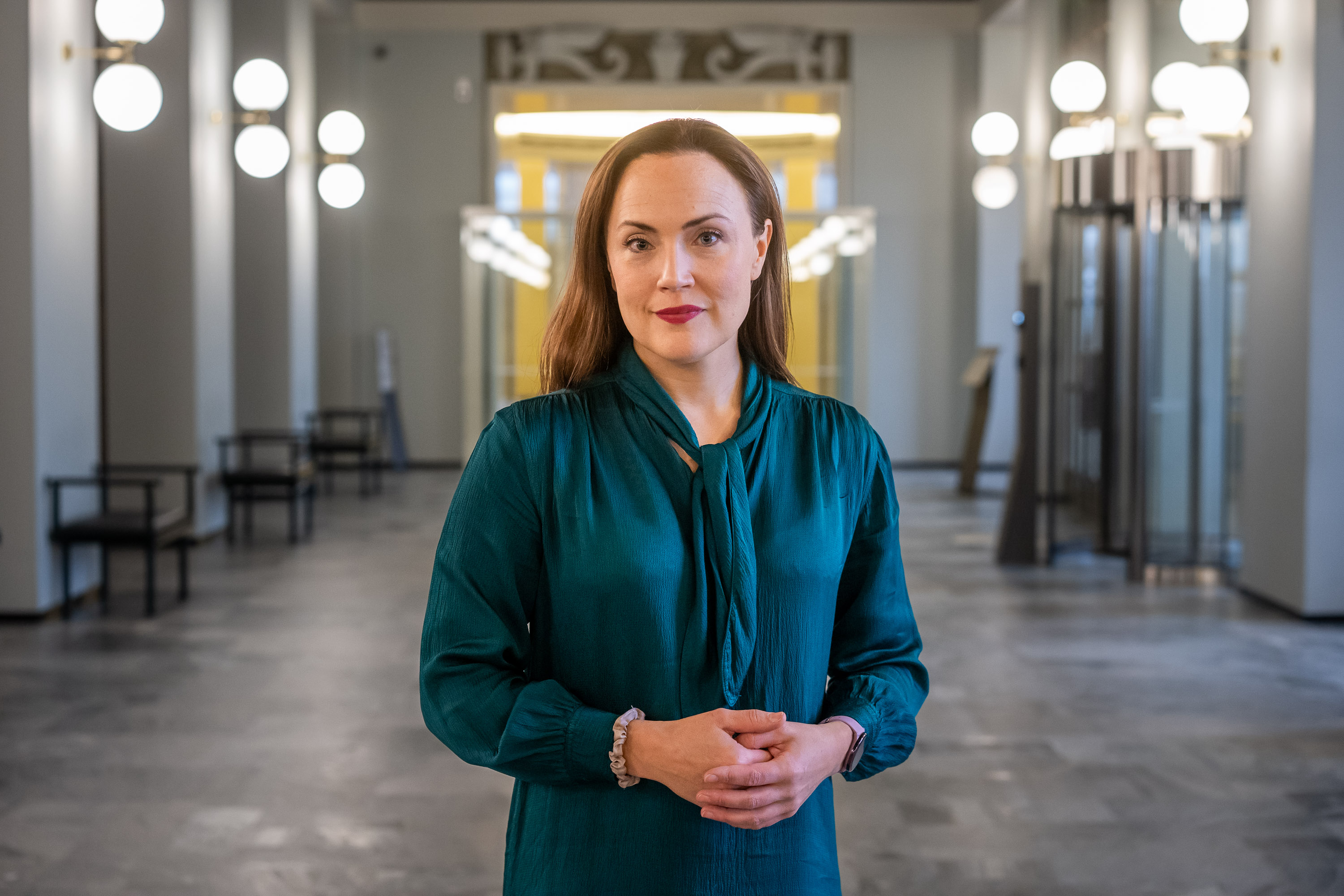 Karoliina Partanen eduskunnassa.